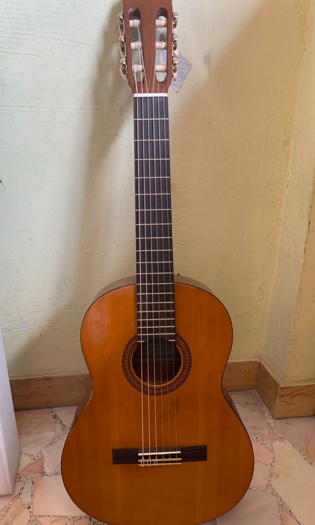 mid-size-yamaha-guitar-hobbies-toys-music-media-musical