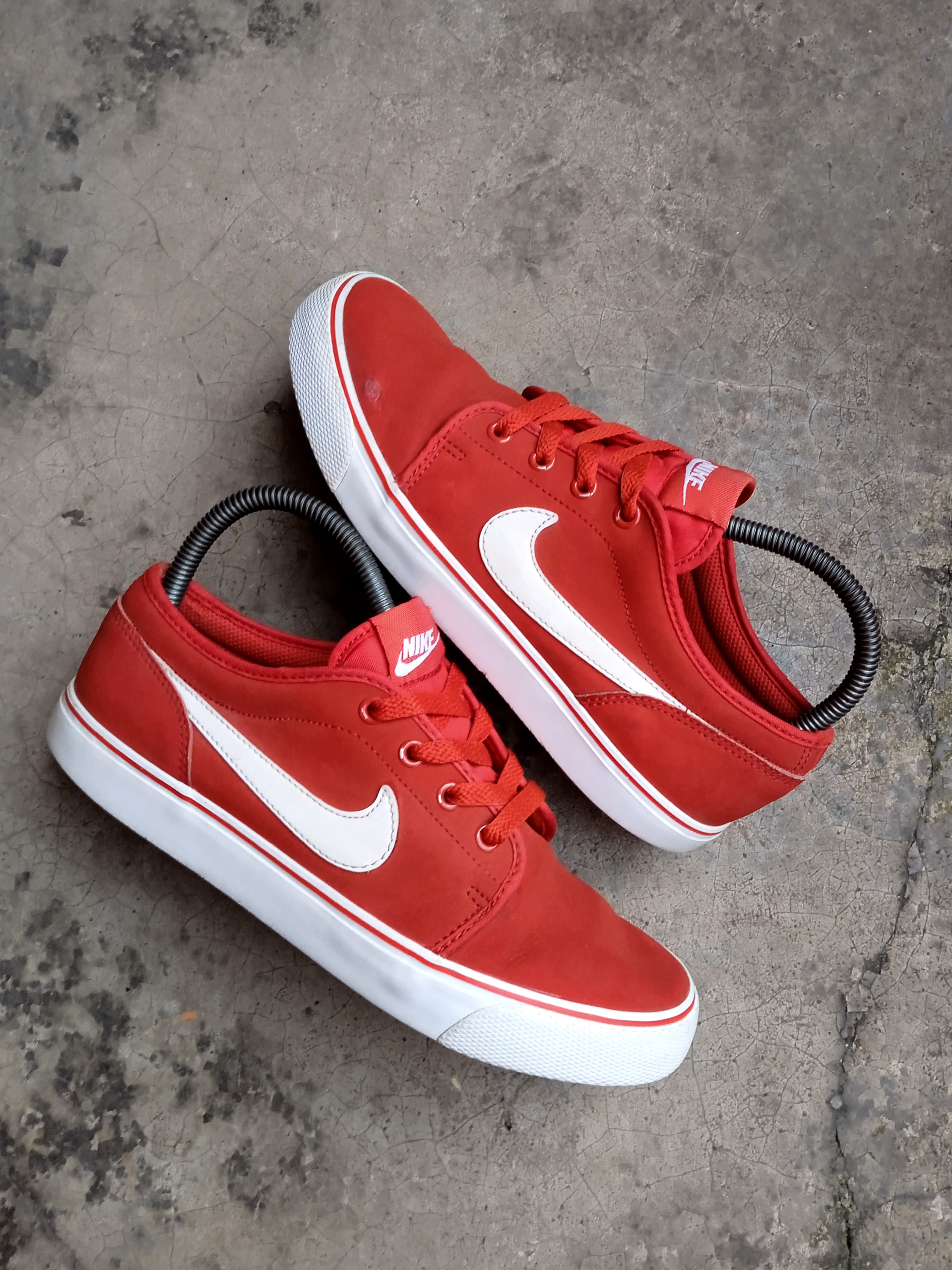Nike toki low shop red