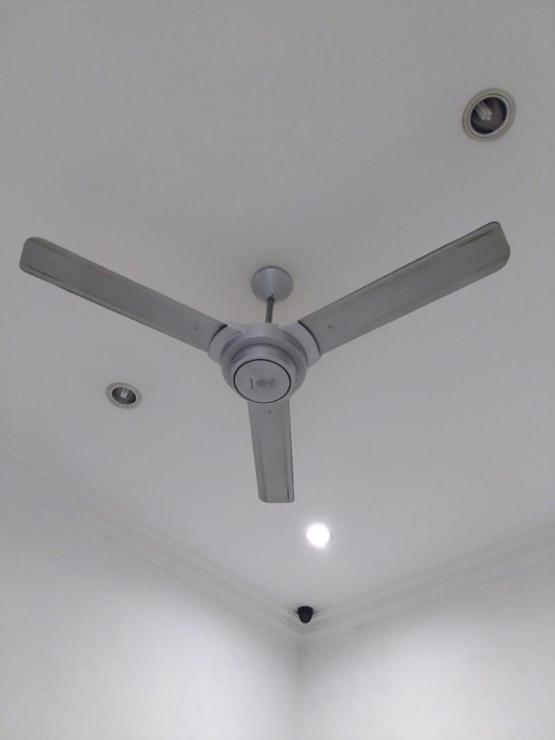 Sharp ceiling fan ( resell again ), Furniture & Home Living, Lighting