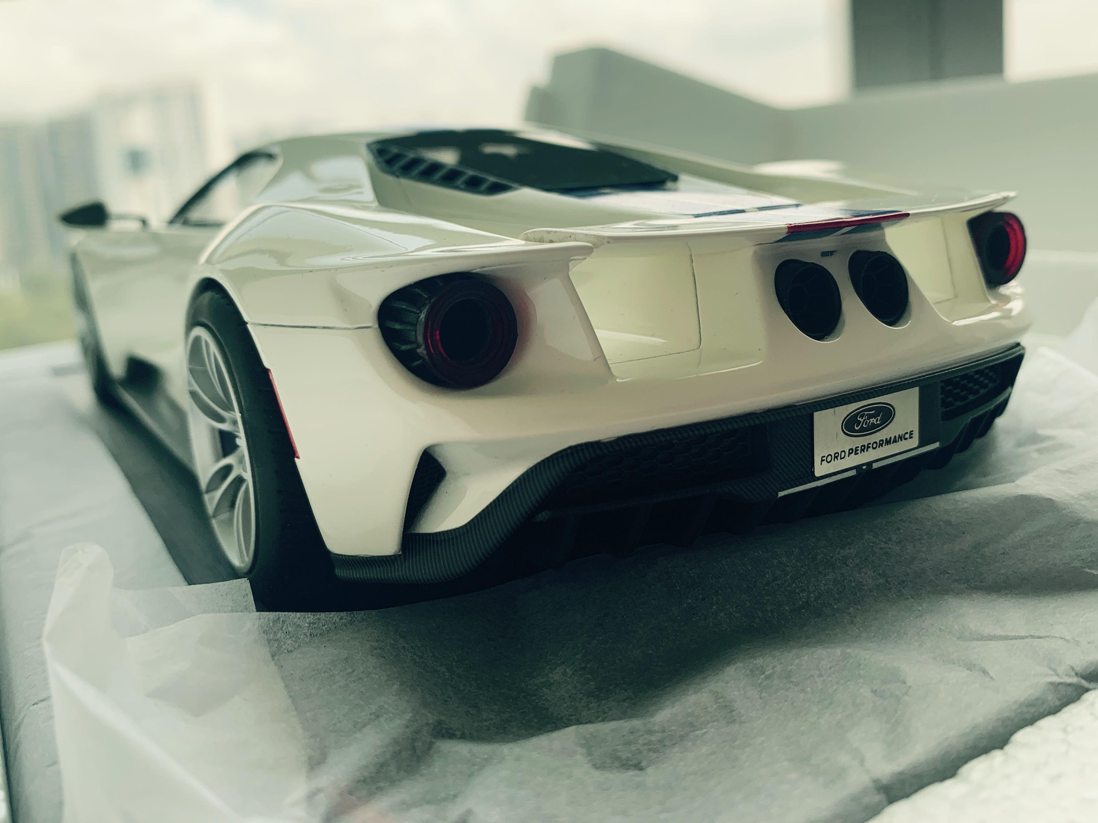 FORD GT Frozen White/Lightning Blue Stripe - Top Speed 1:18 TS0093 - Modèle Résine