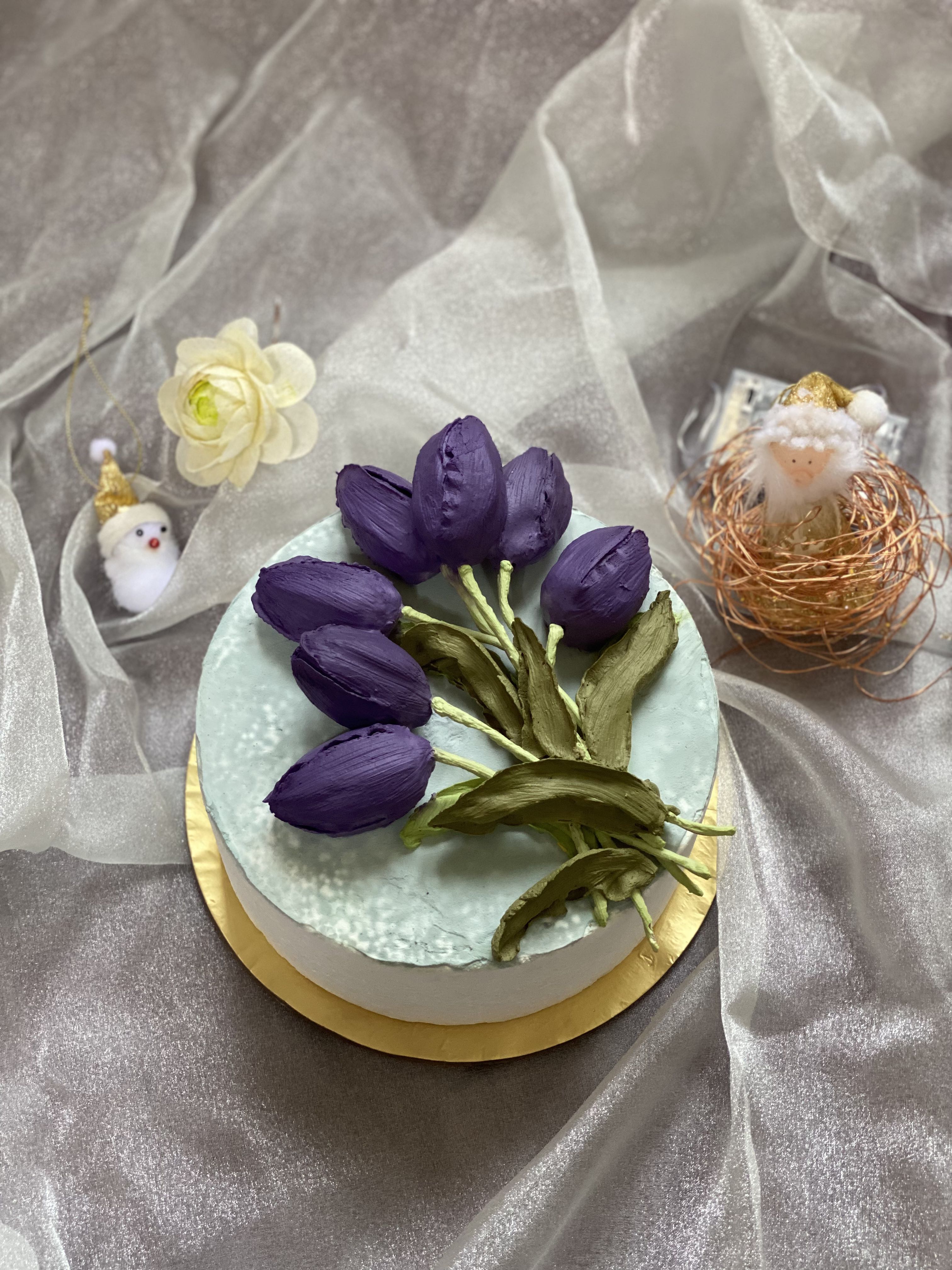 Tulip Birthday Cake, Food & Drinks, Homemade Bakes on Carousell