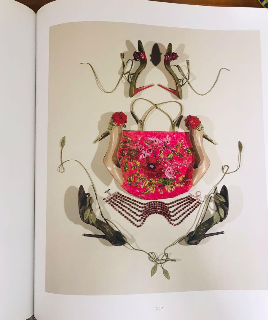 VALENTINO *Objects of Couture* Hardcover Book, 興趣及遊戲, 手作