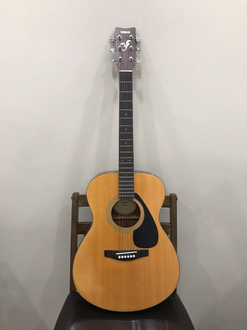 Yamaha fs 311 acoustic guitar hot sale