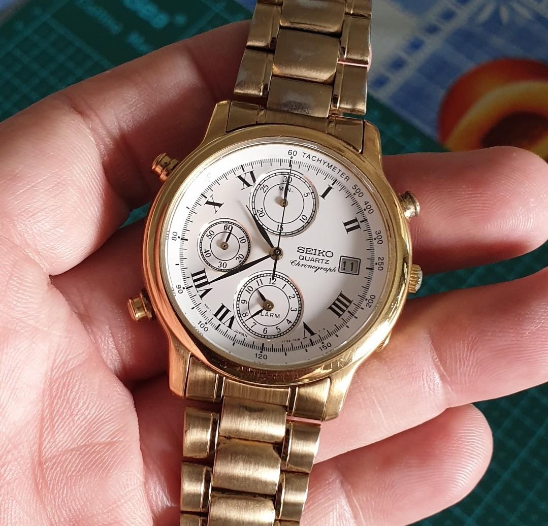 Vintage old quartz seiko chronograph watch. 38mm casing diameter