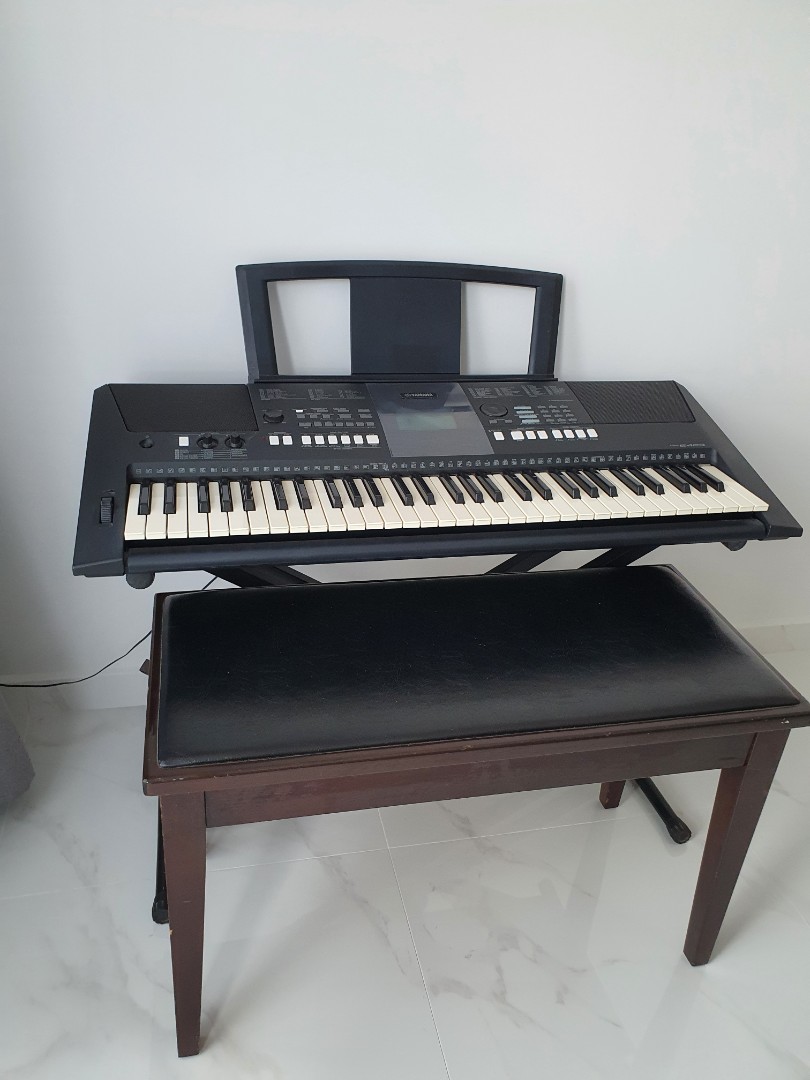 Yamaha Keyboard with stand and bench, Hobbies & Toys, Music & Media