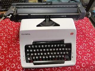 15carriage Olympia manual typewriter