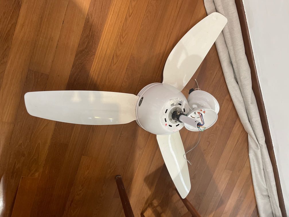 90w ceiling fan with built in light, TV & Home Appliances, Air