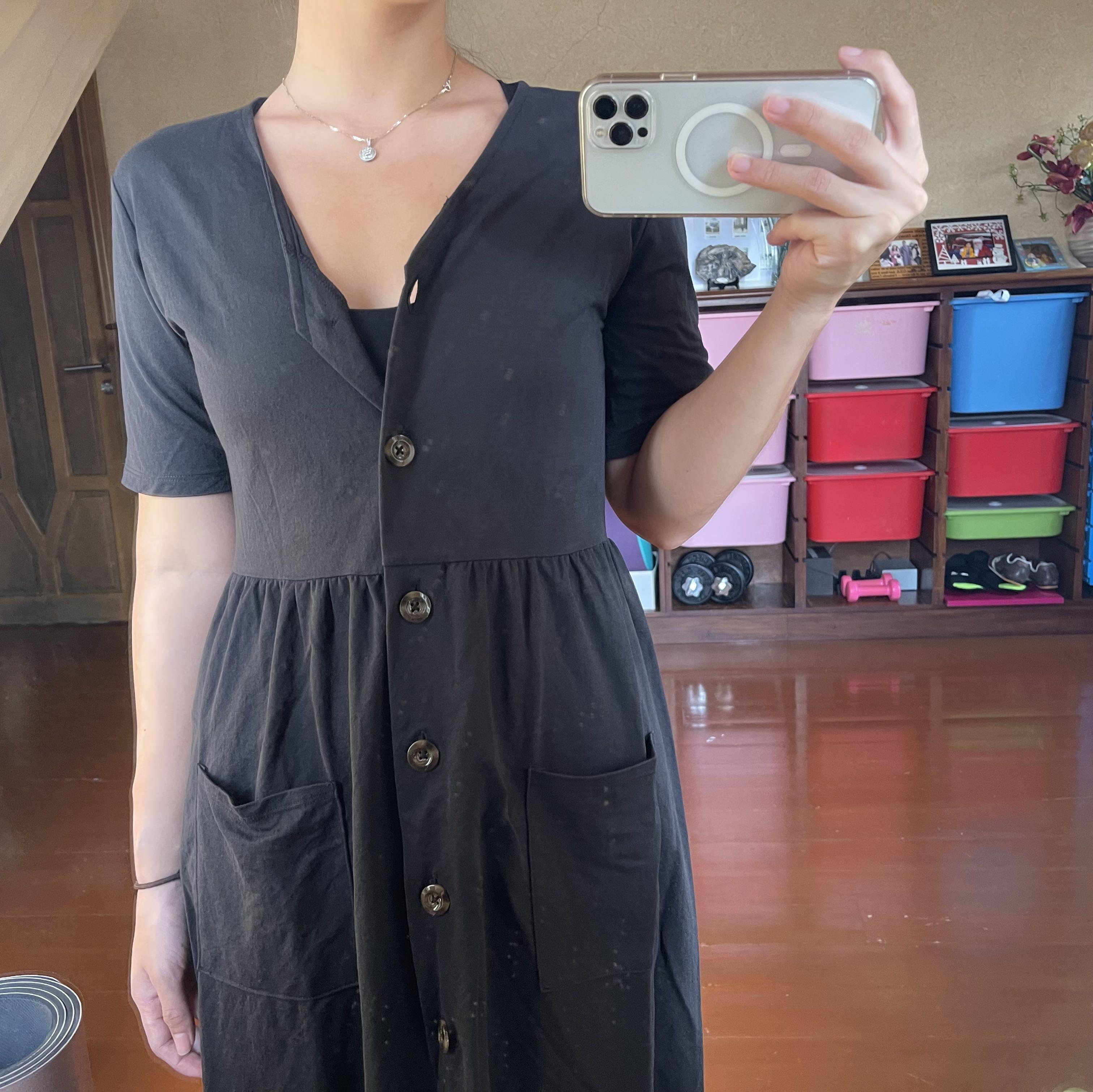 Black Maxi Dress - GU Japan (Category: Dresses) located in Cebu City. Submitted by nikkigm795 (Listing ID 1113176995, Image 2). Description: .