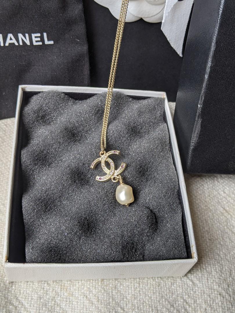 Authentic Chanel CC B19C Logo statement pearl crystal classic chain  necklace box