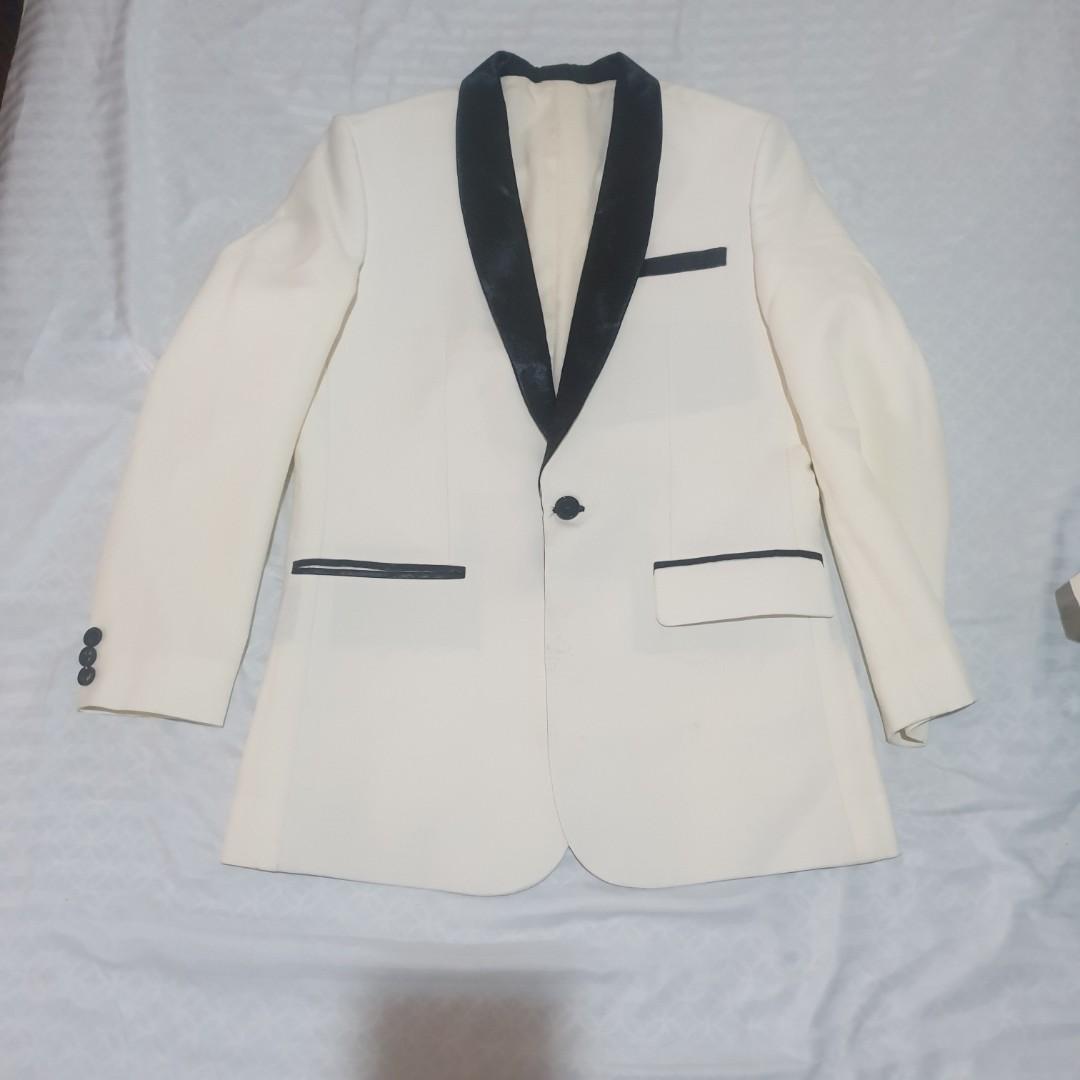 Grooms Wedding White Suit (Category: Vests) located in General Santos City (Dadiangas). Submitted by markinho_ideas (Listing ID 1113280969, Image 3). Description: Used Once! Sympre ! haha RFS : decluttering fits small to SemiMedium.