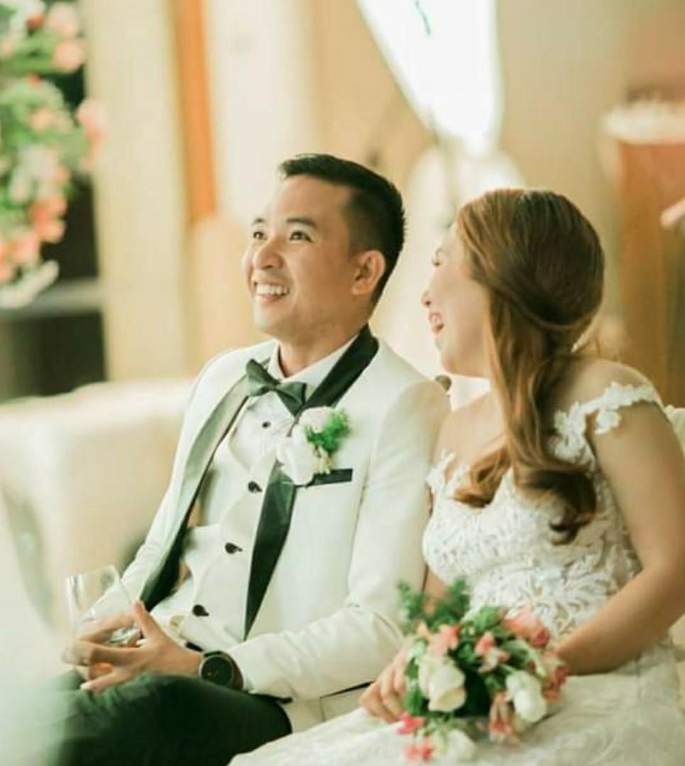 Grooms Wedding White Suit (Category: Vests) located in General Santos City (Dadiangas). Submitted by markinho_ideas (Listing ID 1113280969, Image 2). Description: Used Once! Sympre ! haha RFS : decluttering fits small to SemiMedium.