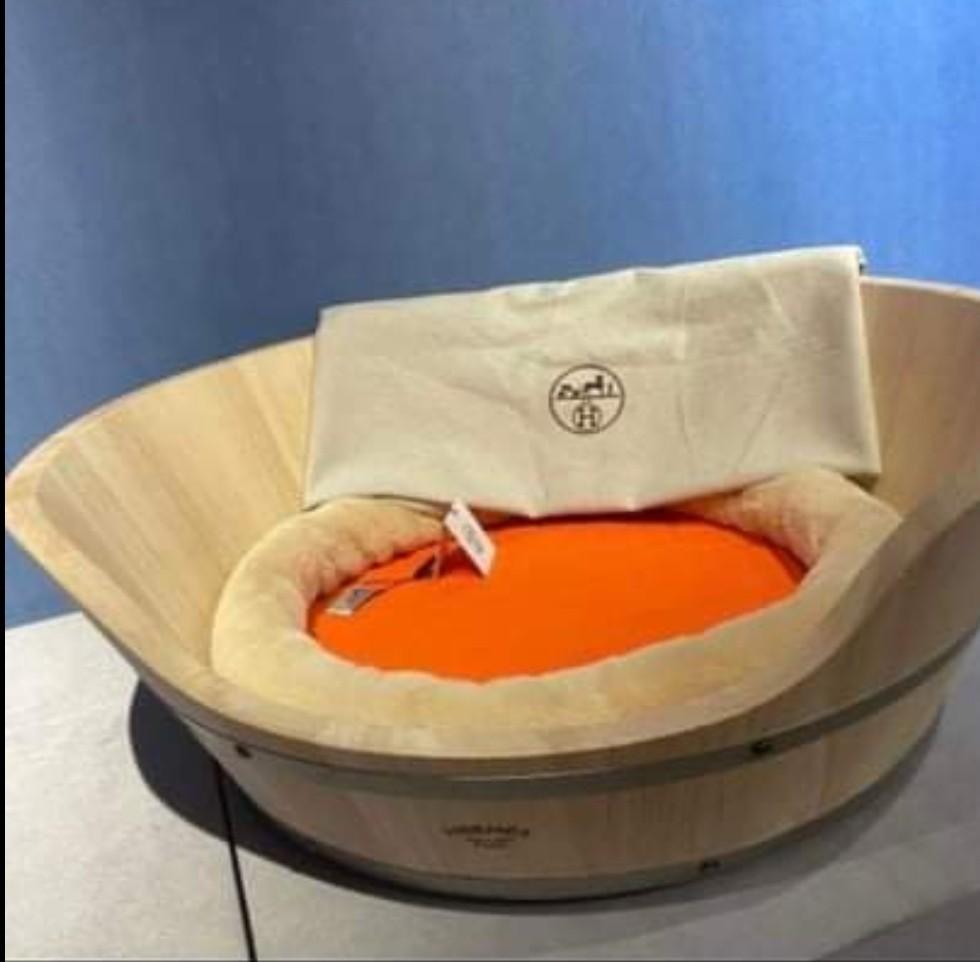 Hermes cat bed
