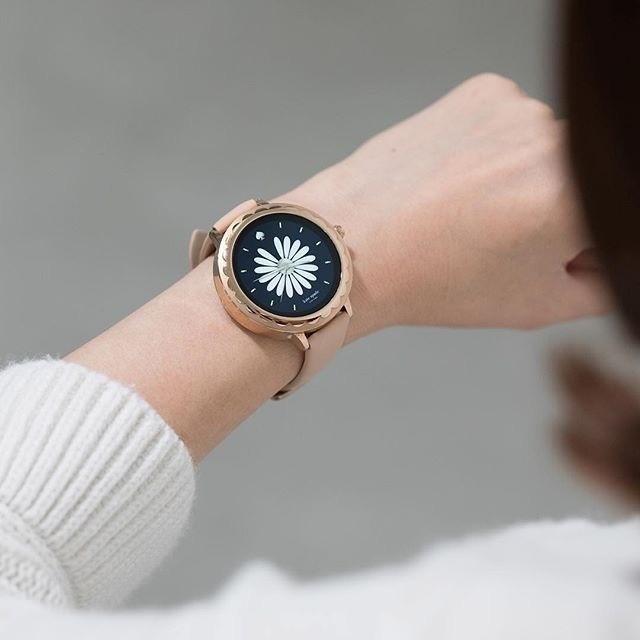 Kate Spade Smartwatch Scallop Pink KST2003 full sealed receipt Fesyen Wanita Jam Tangan di Carousell