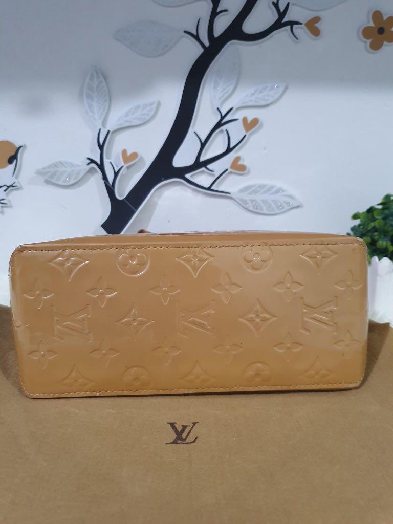 Louis Vuitton Mint Vernis Mini Tote – Dina C's Fab and Funky Consignment  Boutique