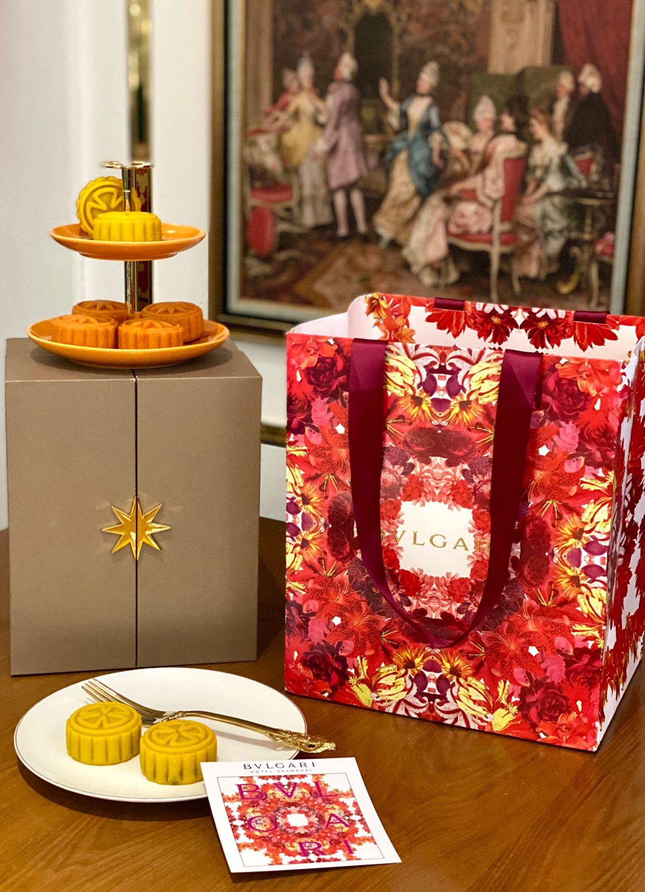 Luxury Mooncake gift box 2021 sale Food Drinks Packaged