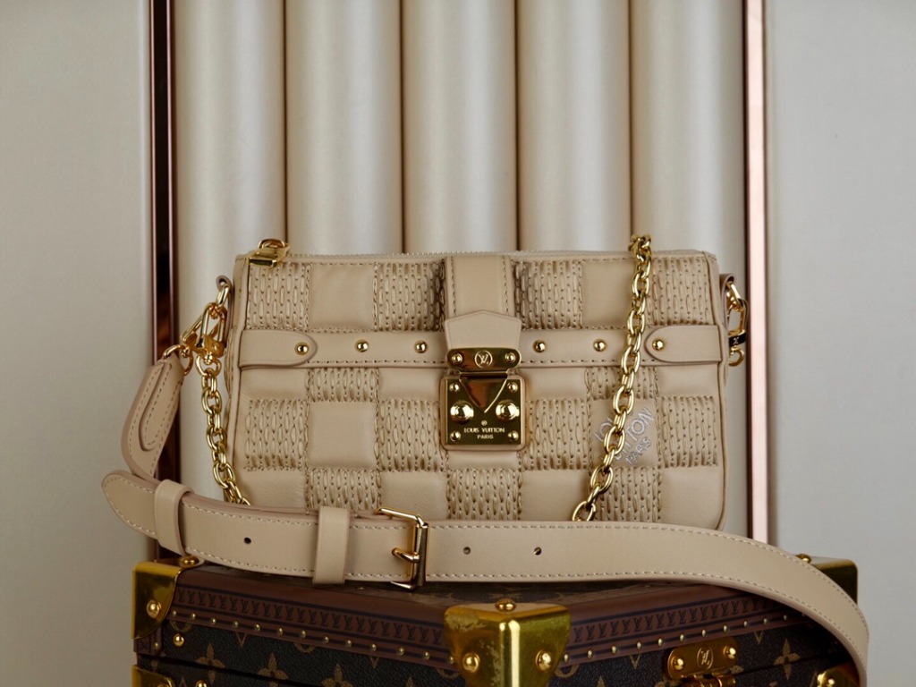 Louis Vuitton Bag Pochette Troca Beige Damier Quilt Lamb Leather Crossbody New