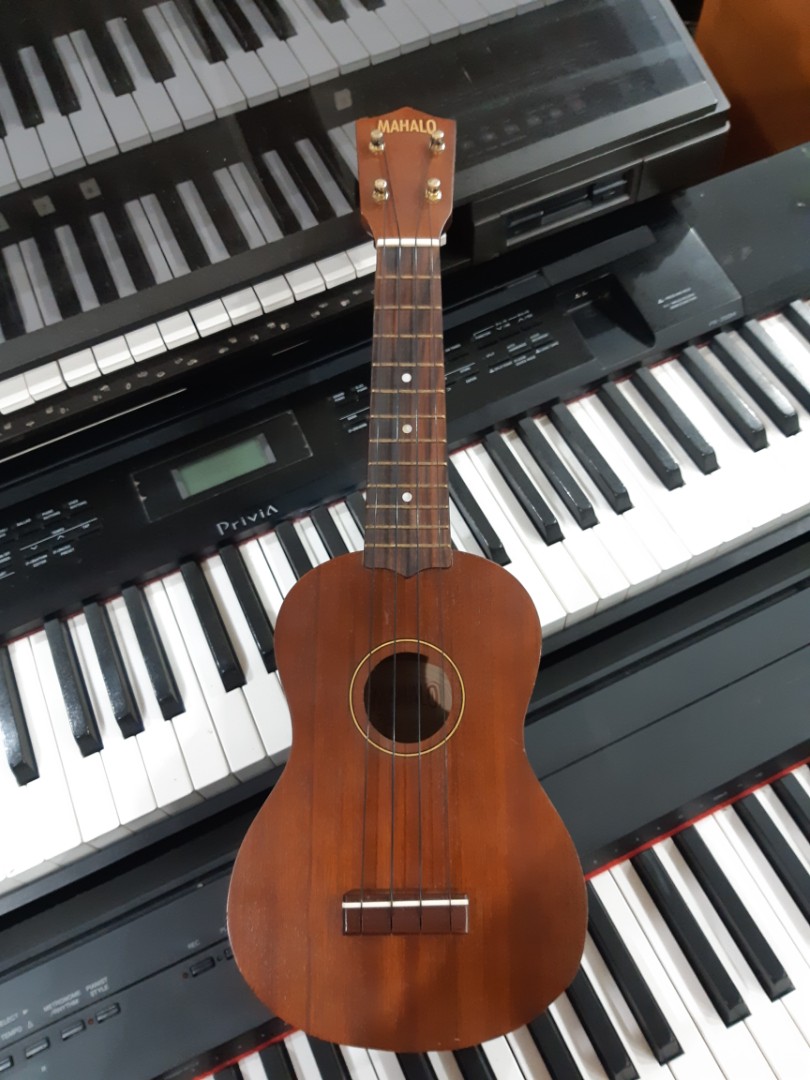 MAHALO UKULELE SOPRANO UK-220, Hobbies & Toys, Music & Media