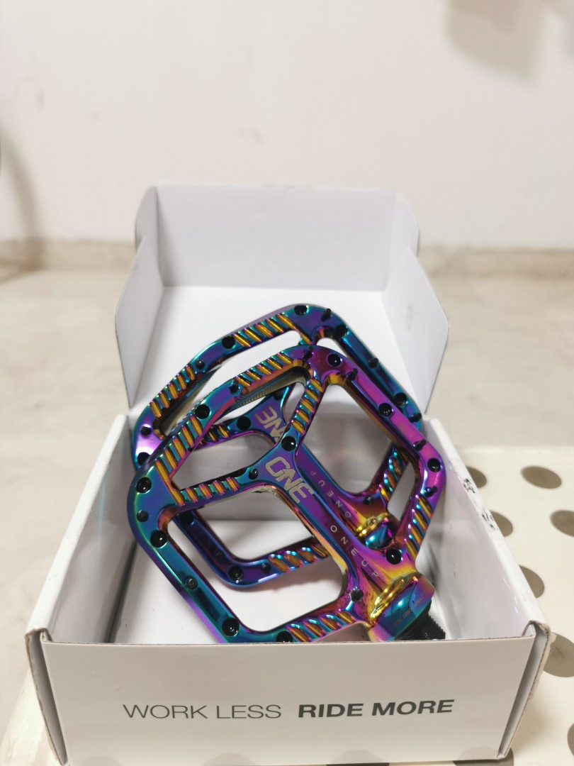 Oneup oil shop slick pedals