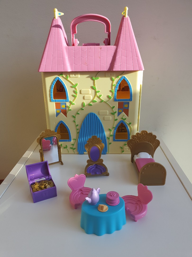 Peppa pig's princess online castle deluxe playset