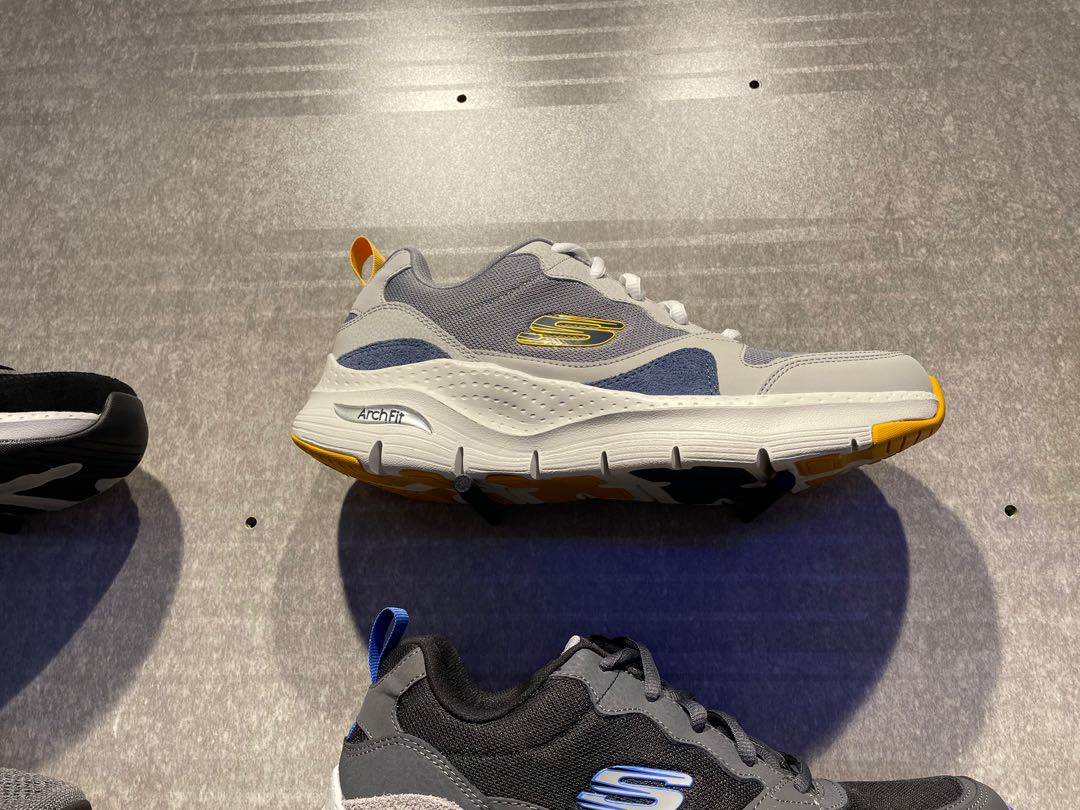 skechers shoes companies