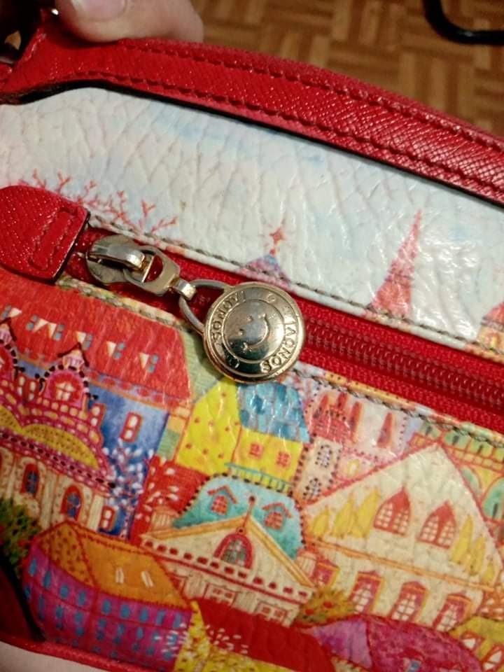 Sonovi Small Bag (Category: Clutches) located in Quezon City. Submitted by mainee (Listing ID 1113226741, Image 3). Description: Sonovi Kilikili bag No open pipe Rubber lining intact Hardware are bit faded Needs inside cleaning With codes Original.