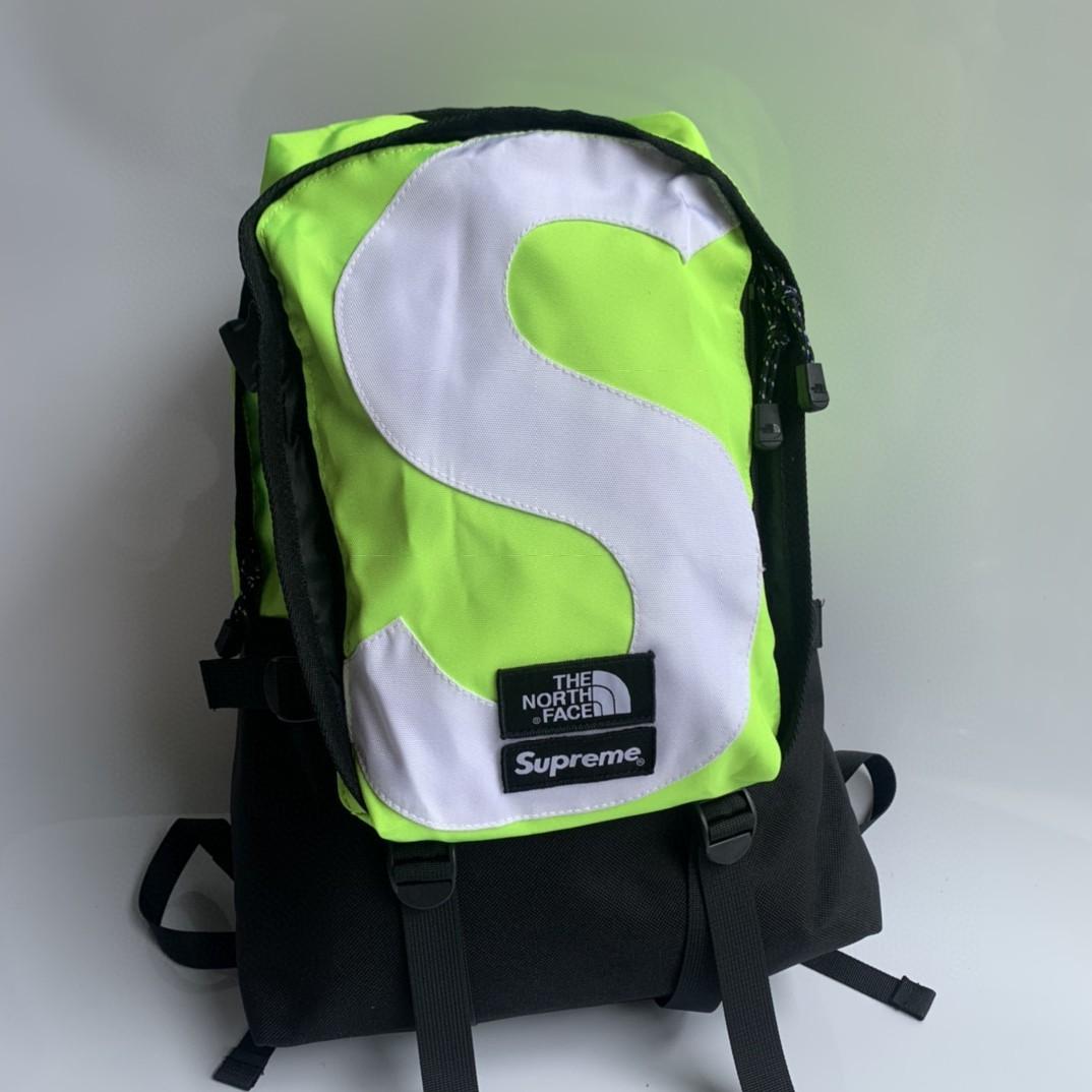 Supreme Backpack, 男裝, 袋, 背包- Carousell