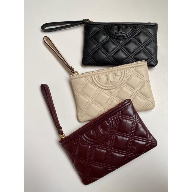 Tory Burch Fleming Soft Leather Wristlet, Women's Fashion, Bags & Wallets,  Purses & Pouches on Carousell