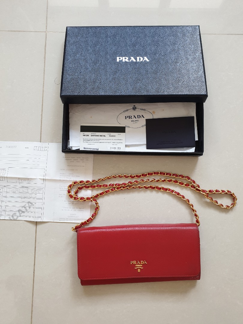 Qoo10 - Prada WOC : Bag & Wallet