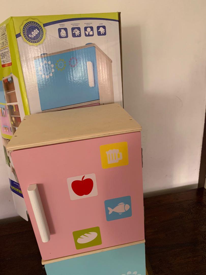 Wood fridge toy with shelf storage, Hobbies & Toys, Toys & Games on
