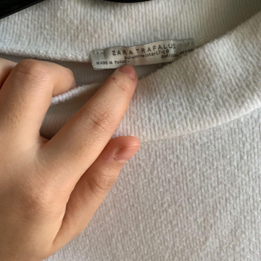 Zara white turtle neck (Category: Blouses) located in Manila. Submitted by marieljayeah (Listing ID 1113302145, Image 3). Description: Still nie condition, l on tag.