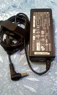 AC power adaptor 19v 3.42A