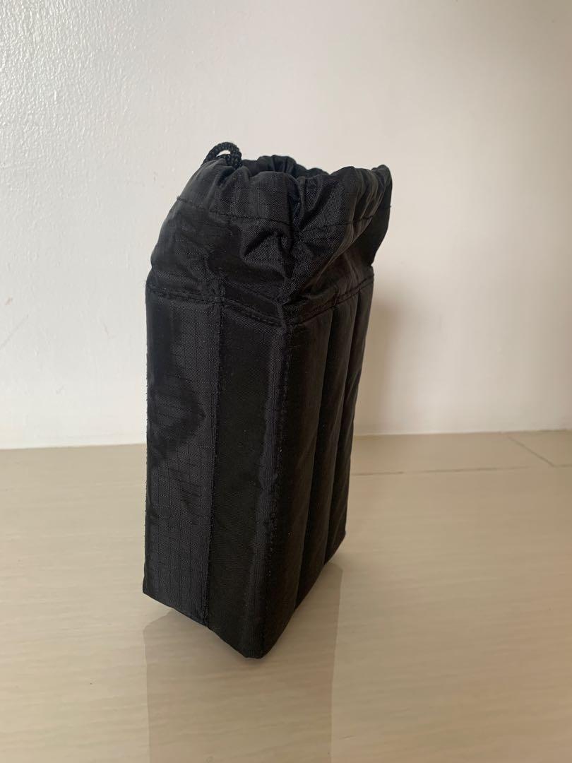 Lens pouch Medium (Category: Lens & Kits) located in Quezon City. Submitted by dlsy12 (Listing ID 1113445071, Image 2). Description: Almost new well padded lens pouch for medium sized lenses Dimensions seen in photo.