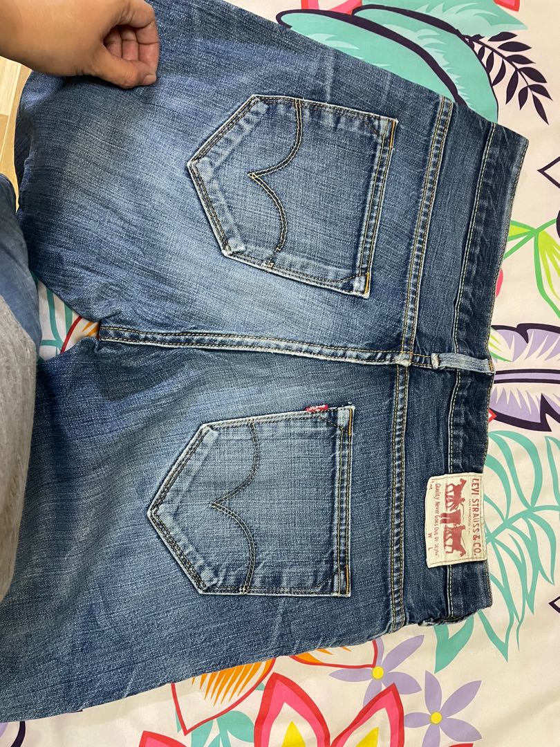 levis jeans size 33, Women's Fashion, Bottoms, Jeans on Carousell
