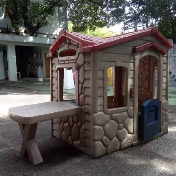 Little Tikes’ Picnic House (Category: Kids Toys) located in Caloocan City. Submitted by great.deals21 (Listing ID 1113410821, Image 2). Description: Delivery Fee not included.