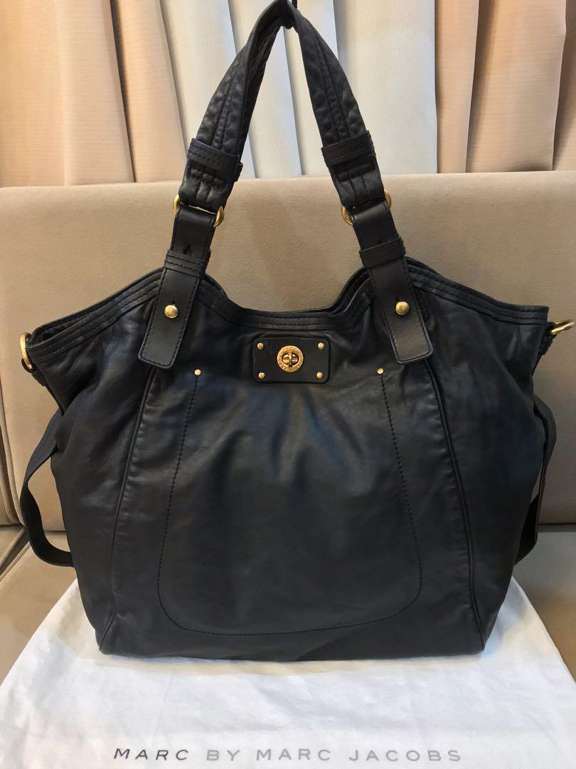 Marc by Marc Jacobs Leather Shoulder Bag (Large) (Category: Luxury Bags & Wallets) located in Paranaque City. Submitted by katlouieleandicho (Listing ID 1113428980, Image 1). Description: 💯Authentic Leather Shoulder Bag (Large) Japan Sourced Rank A Price : P4K.
