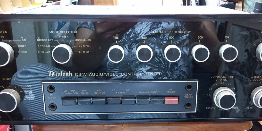 McIntosh Pre Amplifier C34V Audio/Video Control Centre.. gd working