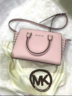 Michael Kors Selma Medium Limited Edition Studded in Soft Pink