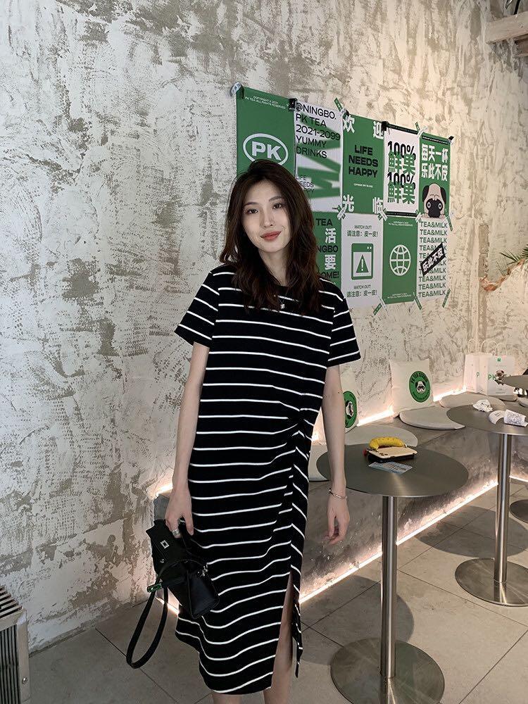 Dress with stripes top on the side