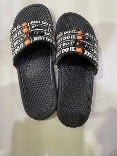 Nike Benassi Slides