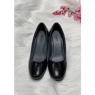 Pantofel Hitam
