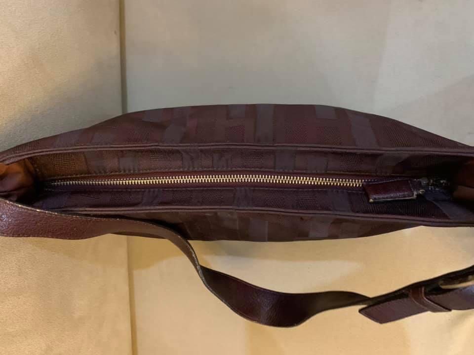 Sazaby Shoulder bag (Category: Luxury Bags & Wallets) located in Paranaque City. Submitted by katlouieleandicho (Listing ID 1113427692, Image 3). Description: 💯Authentic Made in Japan Rank : Unused Price : P1.2K.