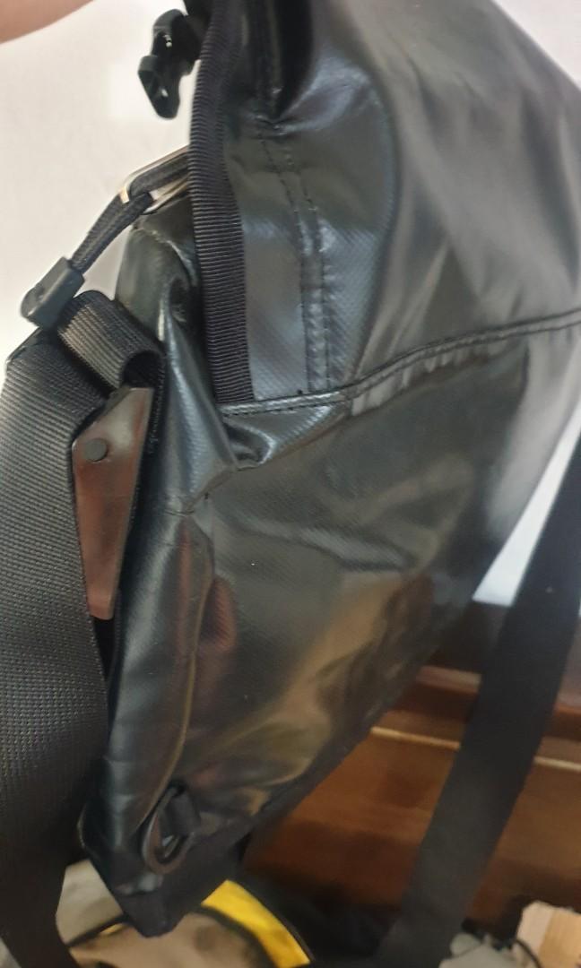 The North Face Base Camp messenger bag (Category: Sling Bags) located in Makati City. Submitted by bigdaddy21 (Listing ID 1113500224, Image 3). Description: used then stored, in good presentable condition, no rips or tears. decluttering. shipping c/o buyer. https://www.thenorthface.com/shop/base-camp-messenger-bag.