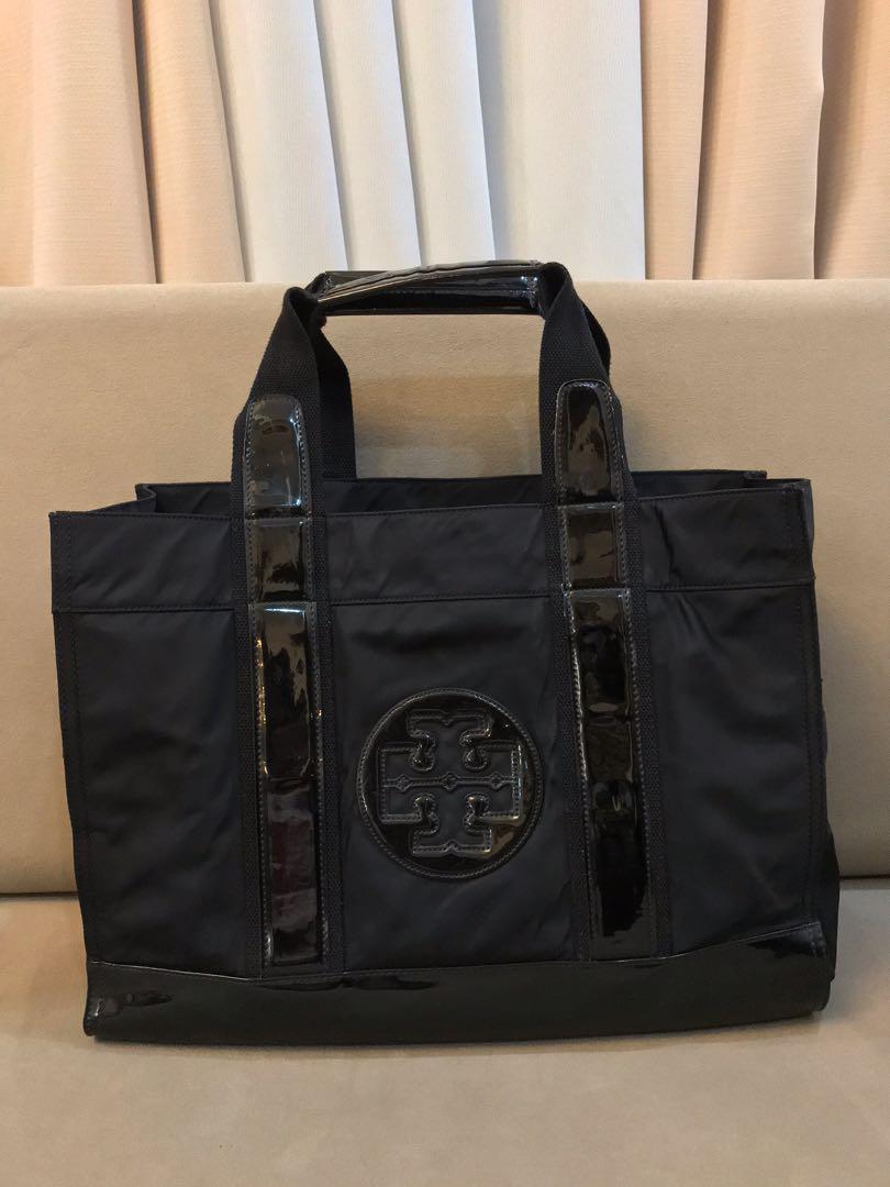 Tory Burch Leather and Nylon Tote Bag (Category: Luxury Bags & Wallets) located in Paranaque City. Submitted by katlouieleandicho (Listing ID 1113464552, Image 2). Description: 💯Authentic Japan Sourced Leather and Nylon Tote Bag Rank A P3.3K.