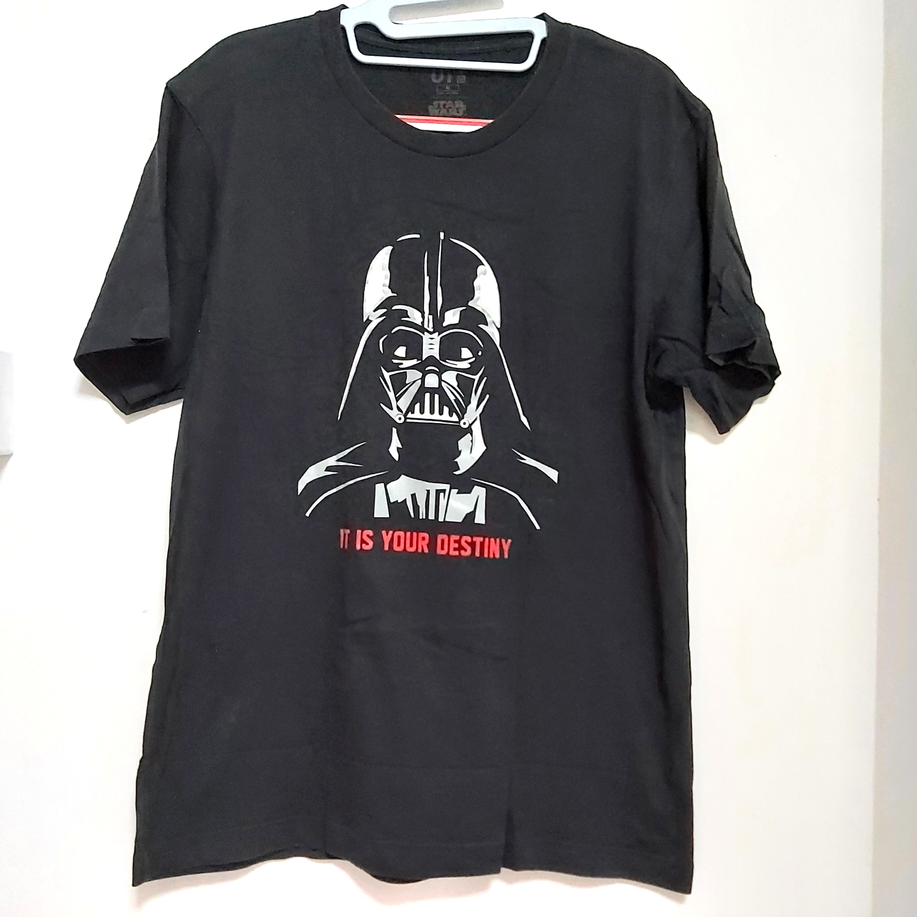 uniqlo darth vader t shirt