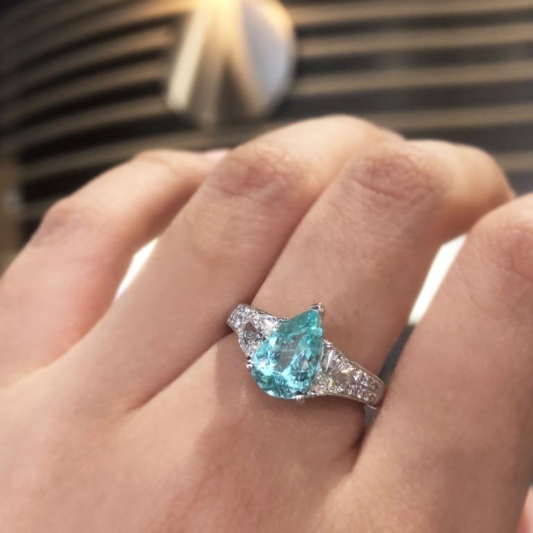 TIARA THREE STONE RING PARAIBA PEAR 2019 142 AU365 13 NEON BLUE