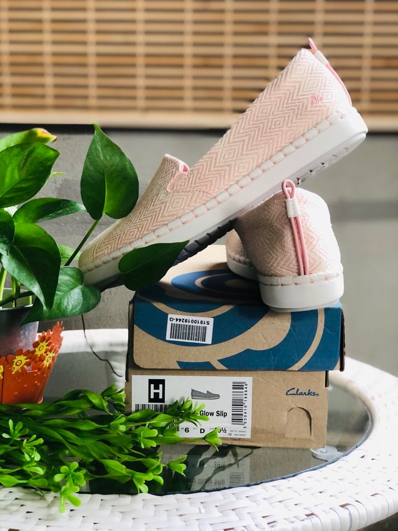 Clarks glow slip deals