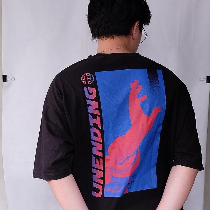 Factorie black graphic shirt, oversized (Category: Tshirts & Polo Shirts ) located in Quezon City. Submitted by commonselective (Listing ID 1113538930, Image 3). Description: M (boxy cropped fit) L28xW25 (in inches) Used, 10/10 condition With graphics in both front and back part of the shirt ₱370 .