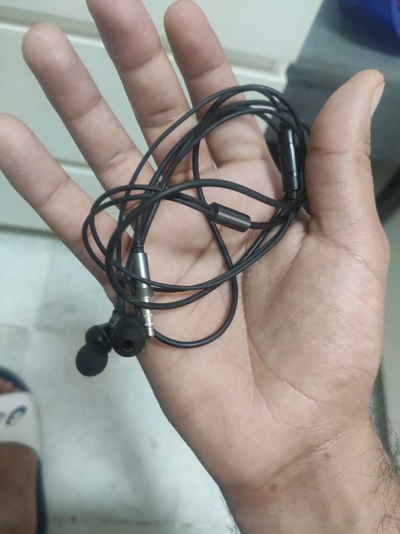 generic earphones