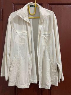 Jaket putih