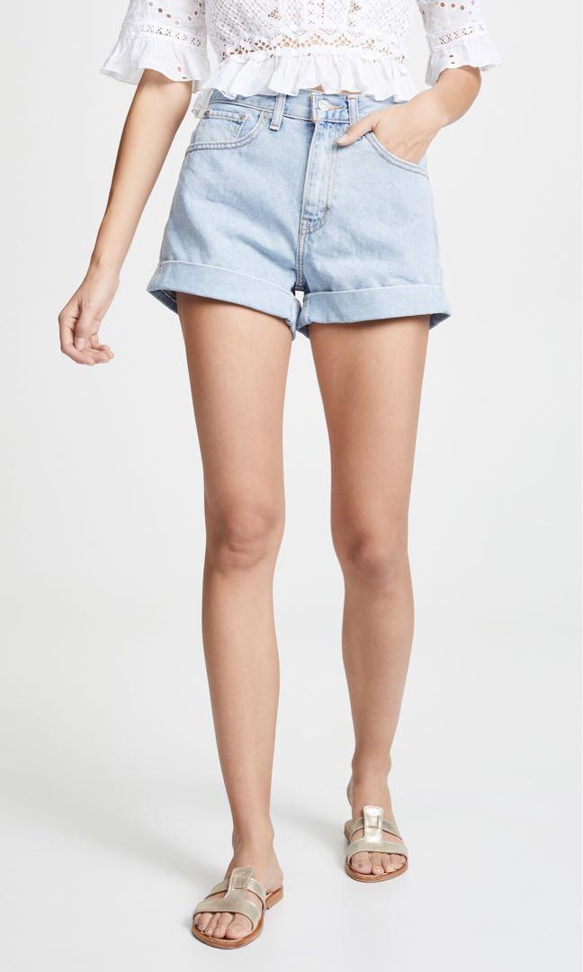 Levi's Denim Mom Shorts in Size 24, Women's Fashion, Bottoms, Shorts on  Carousell